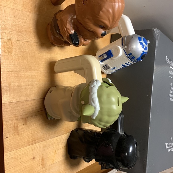 4 Star Wars flashlights about 5-6 in tall - Picture 2 of 4